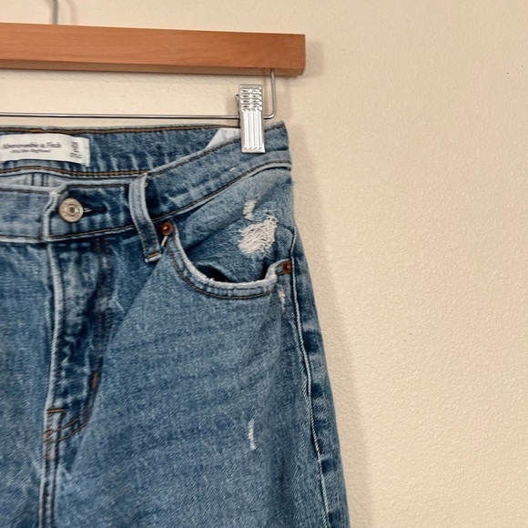 Abercrombie Medium Wash Distressed Mid Rise Boyfriend Jean 25S - Picture 6 of 11